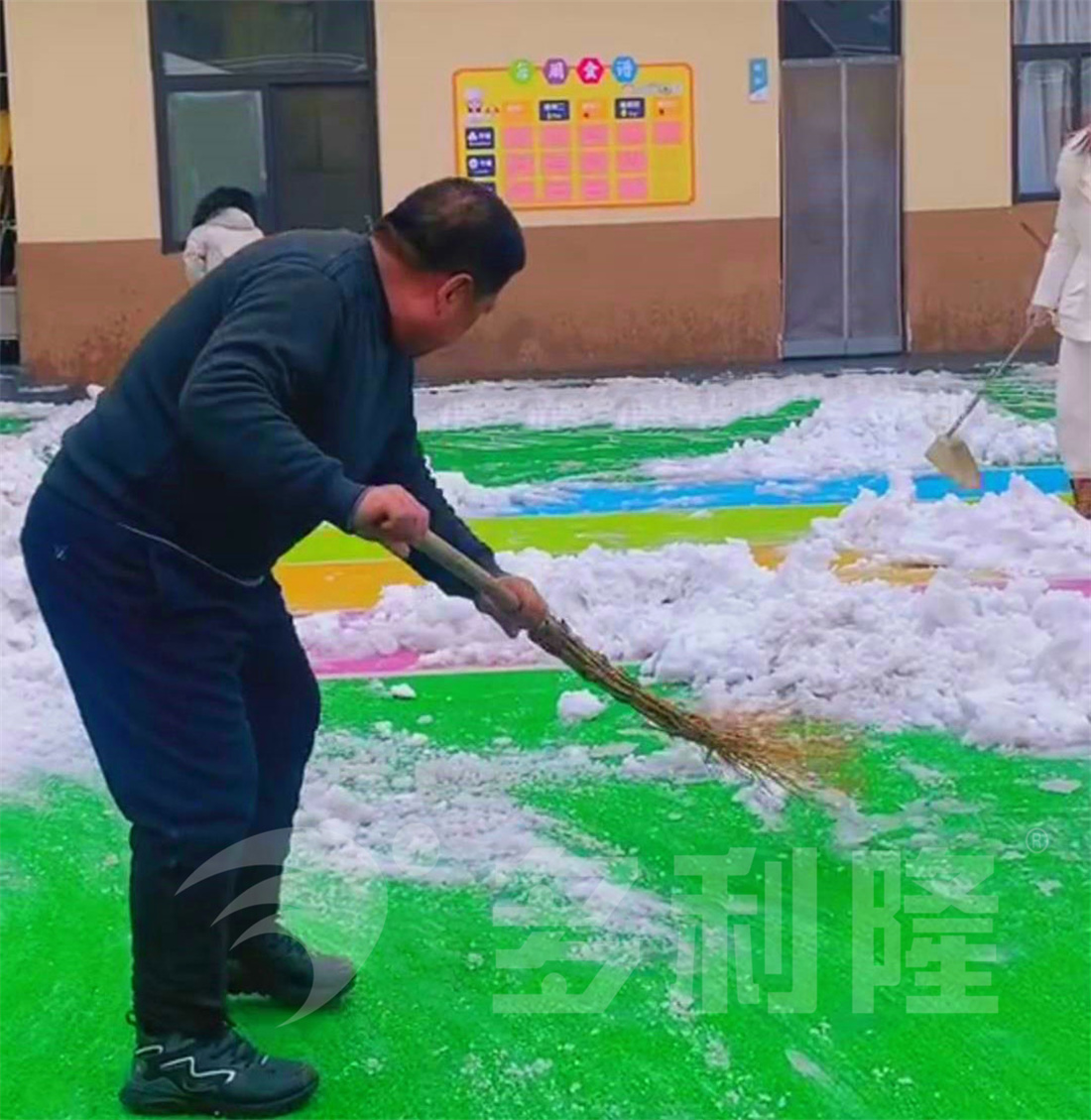 多利隆地彈坪，幼兒園地彈坪